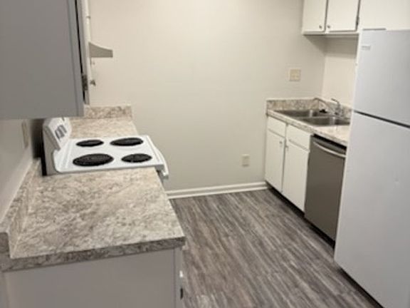 2nd image of 3404 Dill St NE #409