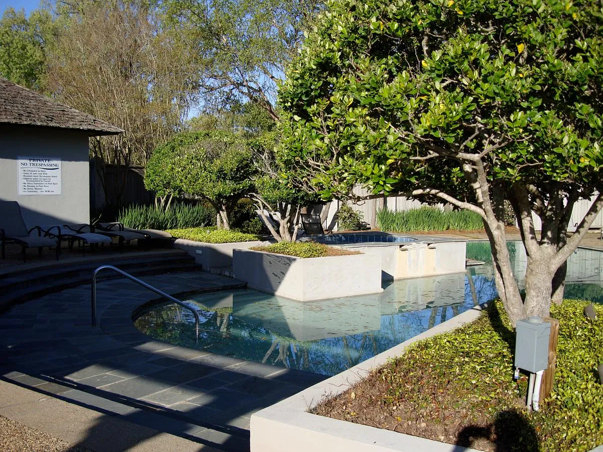 3 bed, 2.5 bath, 2200 sqft, $2,600 — Photo 4