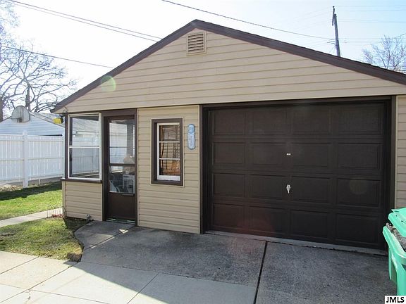 3rd image of 28563 Rush Ave