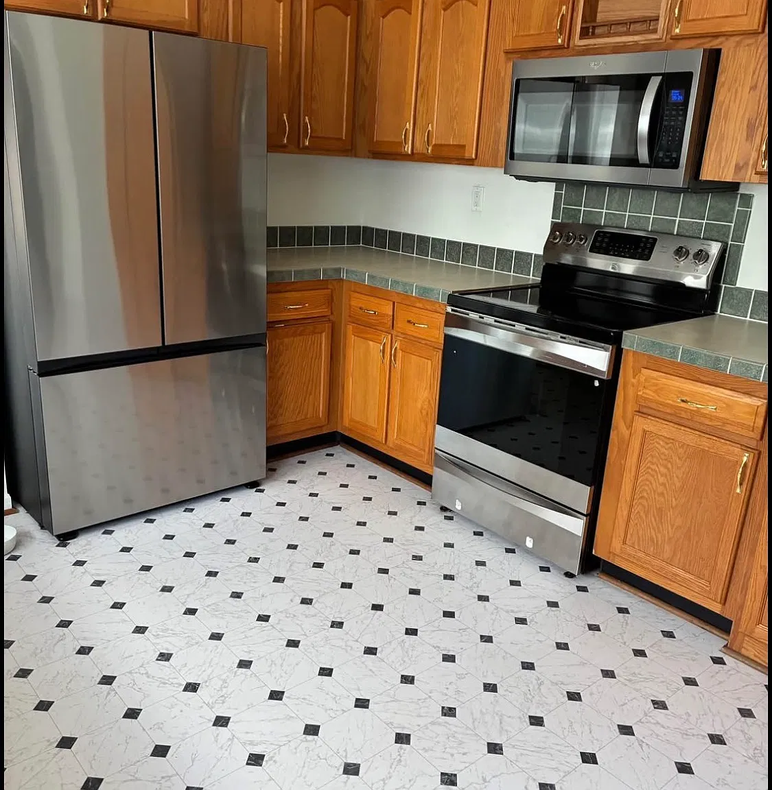 3 bed, 2400 sqft, $2,000 — Photo 2