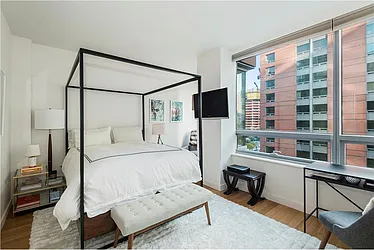 Rented by R New York