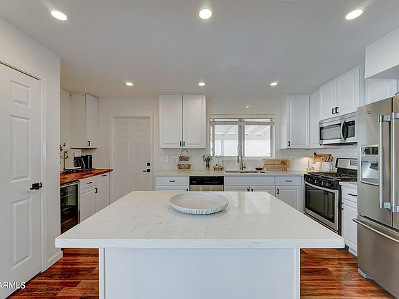 4th image of 6851 E WINDSOR Avenue