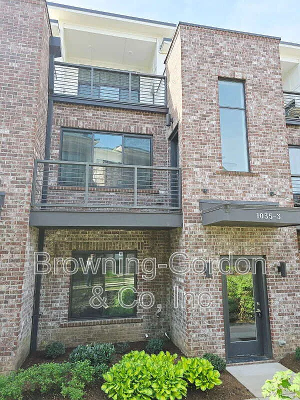 Building Photo - 1035 Chester Ave #3