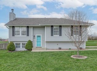 1552 SW Highland Dr, Lees Summit, MO 64081