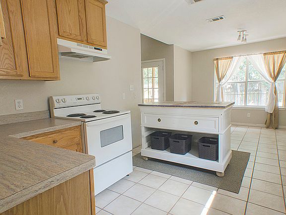 5th image of 137 Oak River Dr