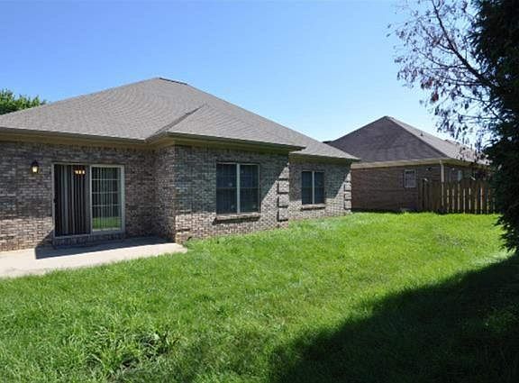 4th image of 3806 E Regents Cir