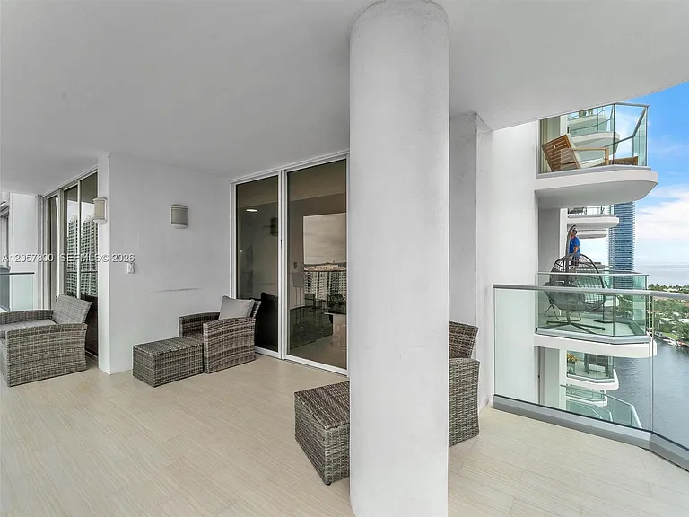 19707 Turnberry Way #21D — Photo 29