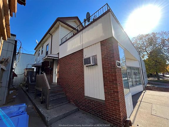 2nd image of 1310 Gladstone Ave #2