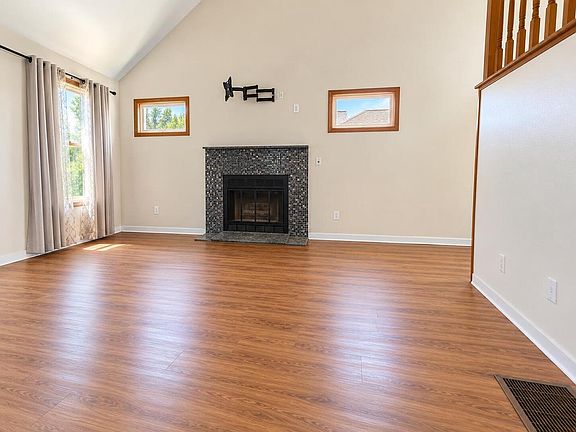 4th image of 1122 Villa STREET