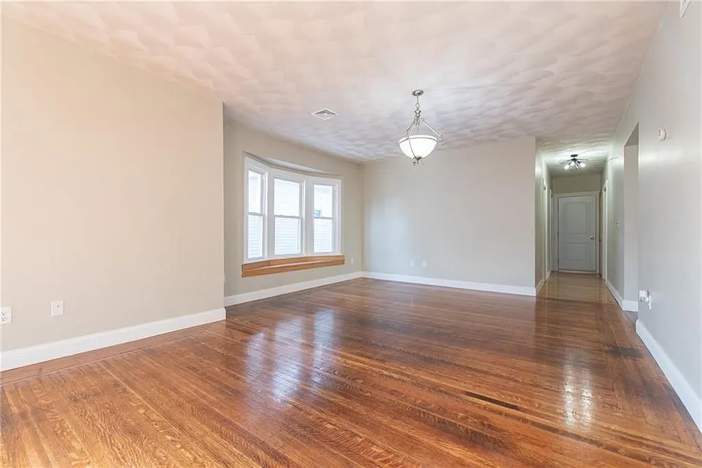 Building Photo - 29 Marlborough Ave #2