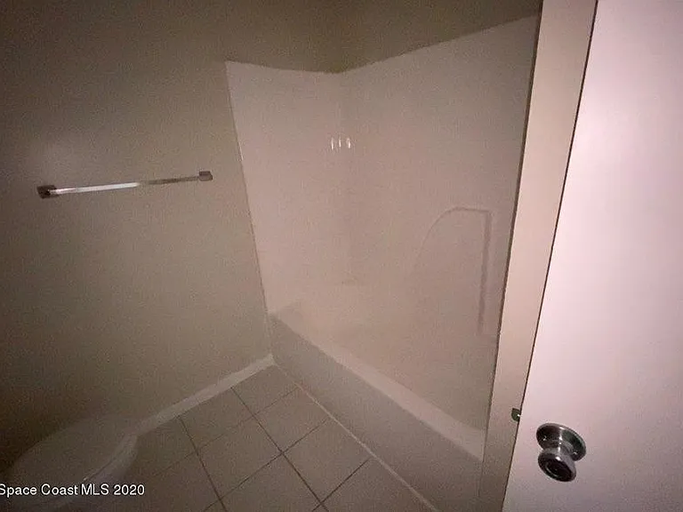 2100 Forest Knoll Dr NE #204 — Photo 8