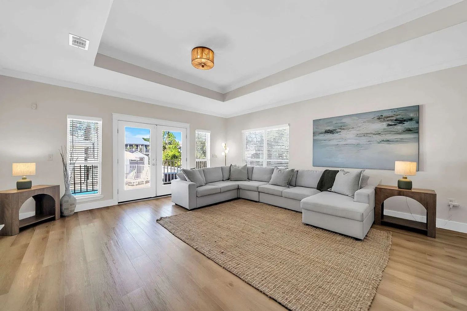6 bed, 4.0 bath, 2335 sqft, $10,059 — Photo 2