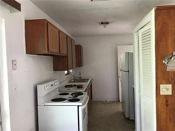 4th image of 1439 W Wellington Dr