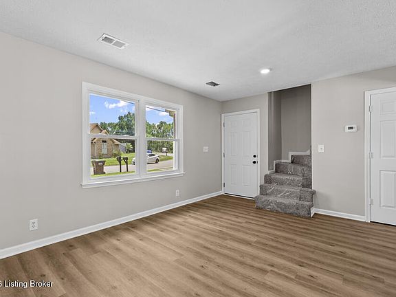 3rd image of 8311 Damascus Cir