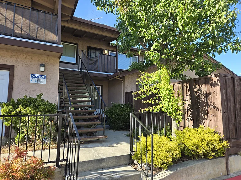 505 Hope Ter #3 — Photo 2