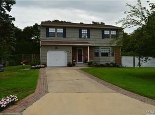5 Space Ave, Farmingville, NY 11738