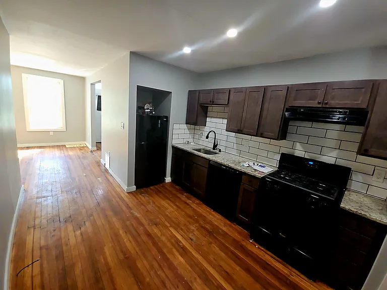 193 Livingston Ave — Photo 8