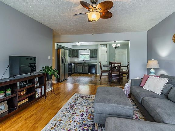 5th image of 120 Anderson Ct