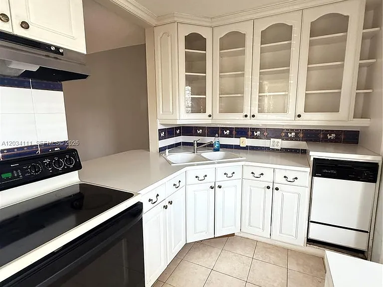2200 Park Ln #105 — Photo 3