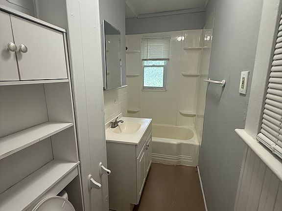 3rd image of 105 Rhodes St #2