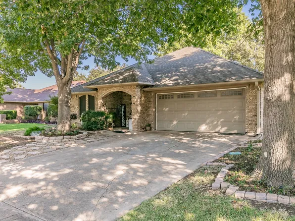 7413 Sean Dr, Fort Worth, TX 76182