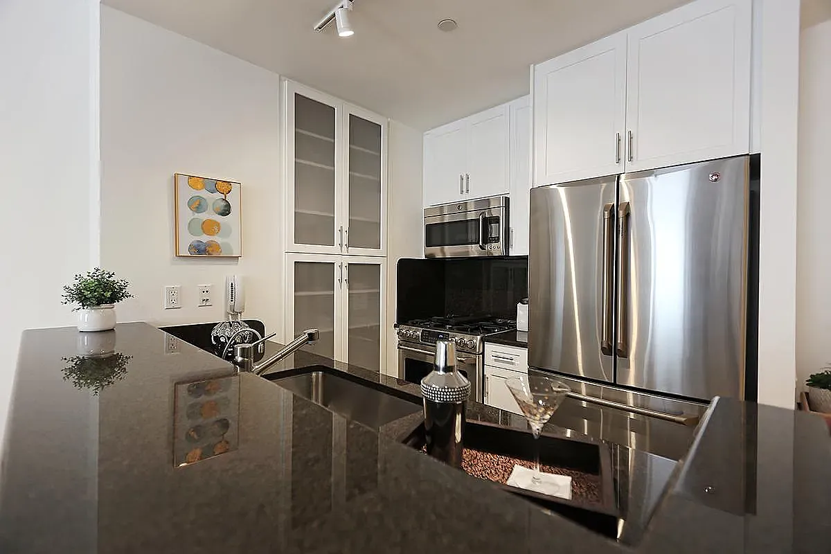 320 West 38th Street — Photo 4