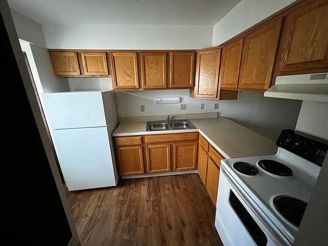 Cloverlane Apartments - 212 Cloverlane Street C — Photo 3