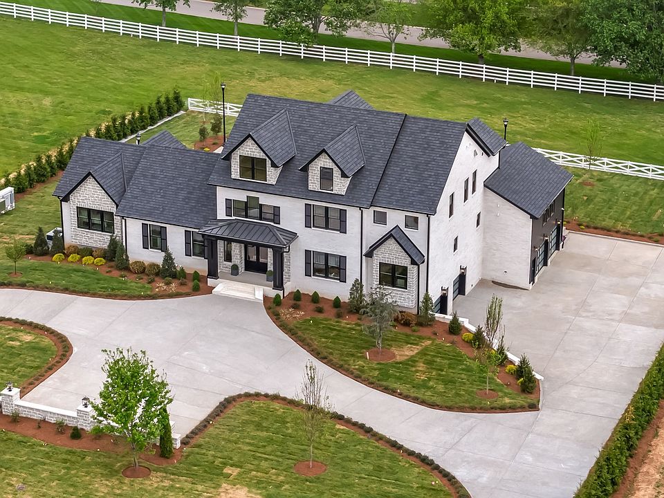 1st image of 102 Steeplechase Ln