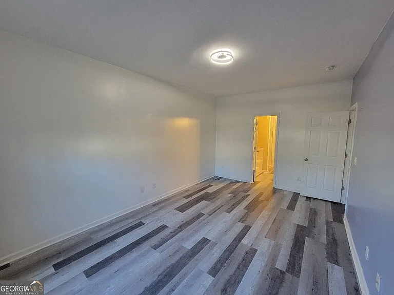175 Stillwood Dr — Photo 10