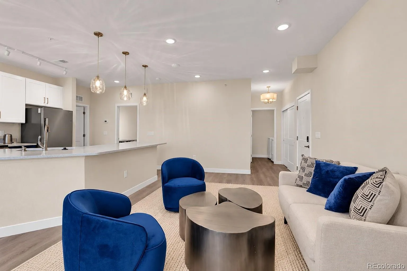 2 bed, 2.0 bath, 1128 sqft, $4,000 — Photo 4