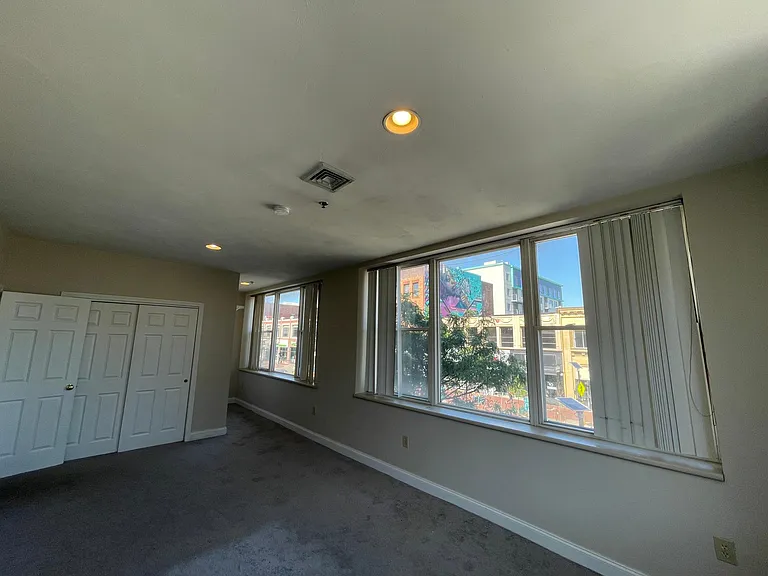 15 Pearl St #5 — Photo 2