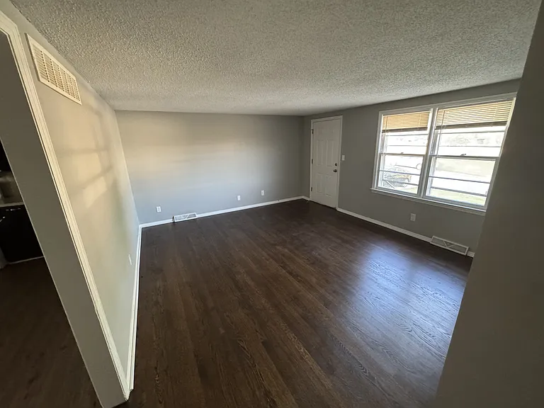8724 N Jefferson St — Photo 7