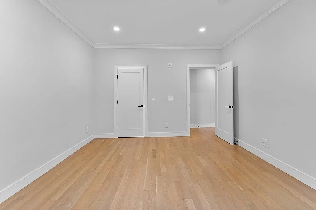 2 bed, 695 sqft, $4,400 — Photo 4