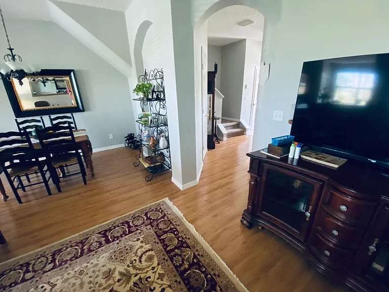 639 Vallance Way NE — Photo 8