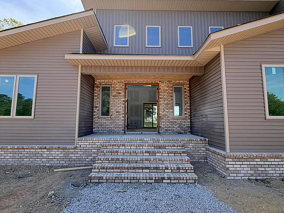 2nd image of 50 Wiggins Rd