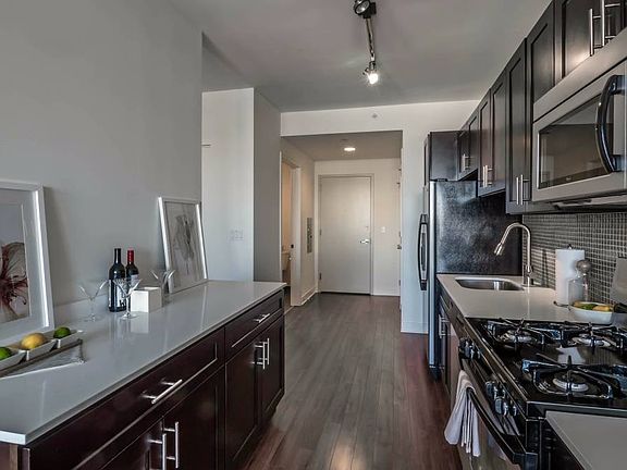 5th image of 1233 N Wells St #1411