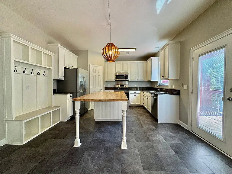 1321 Tilton Dr — Photo 17