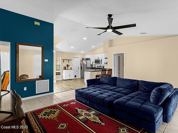 4th image of 3270 Kirby Dr