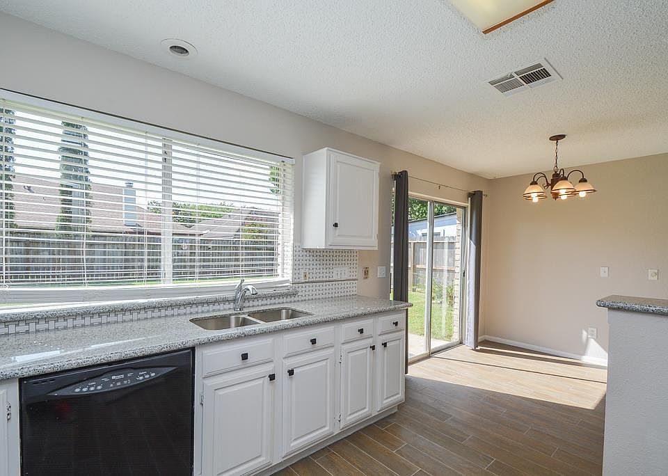 1st image of 3118 Pebble Lake Dr