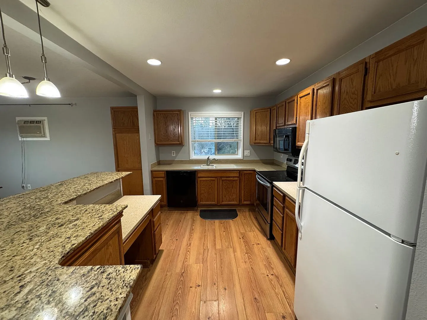 365-24 - 2495 Wasco St, Hood River, OR 97031 — Photo 3