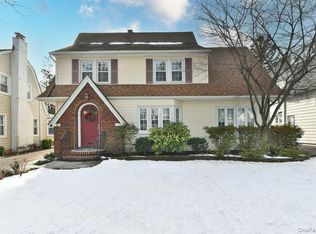 62 Hudson Rd, Floral Park, NY 11001