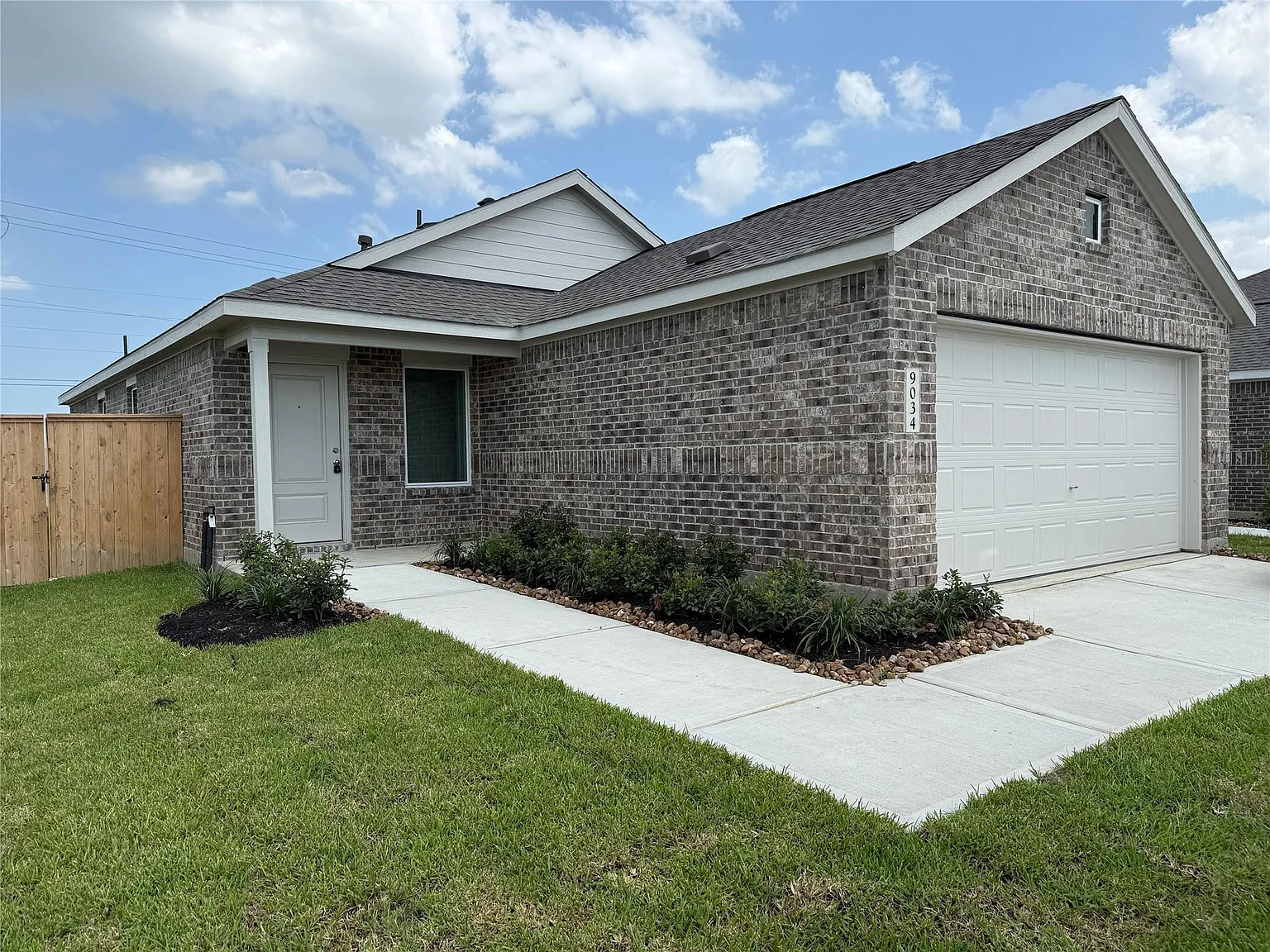 3 bed, 2.0 bath, 1311 sqft, $2,100 — Photo 1