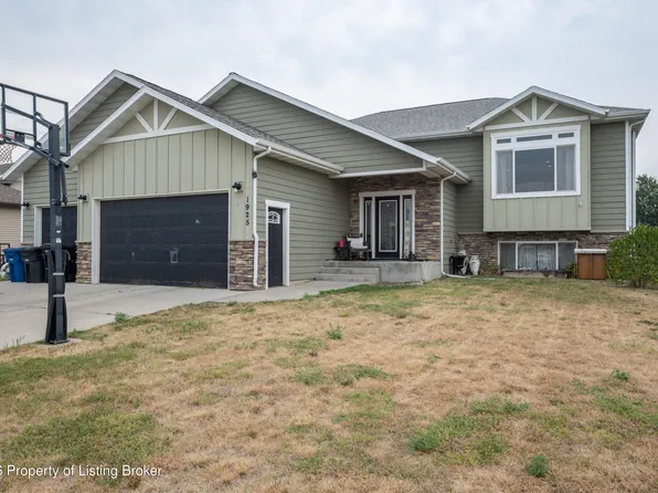 1925 Canyon Dr, Dickinson, ND 58601