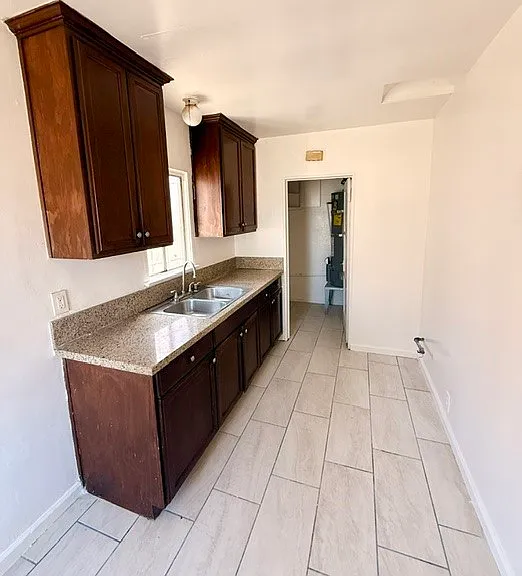 1402 W 78th St — Photo 3