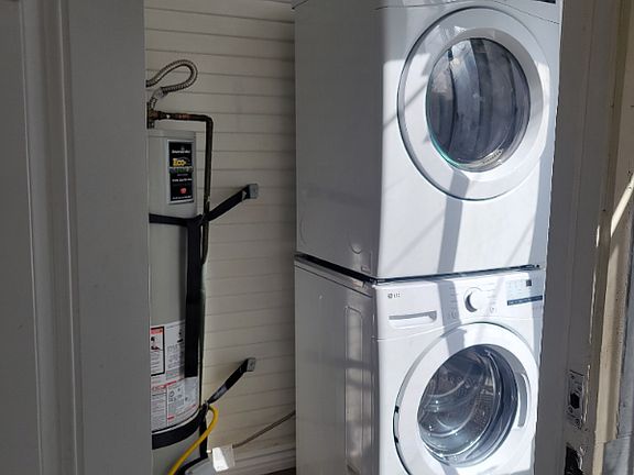 5th image of 4024 5th St APT 1R