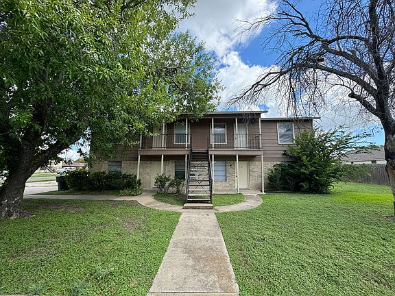 2nd image of 1902 Cedarhill Dr APT D