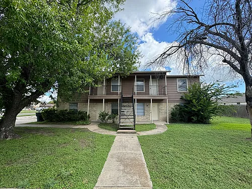 1902 Cedarhill Dr Photo 1