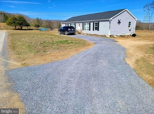 24 Younker Trl, Berkeley Springs, WV 25411