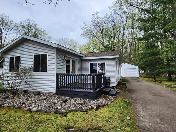 610 Old Trail Dr, Houghton Lake, MI 48629