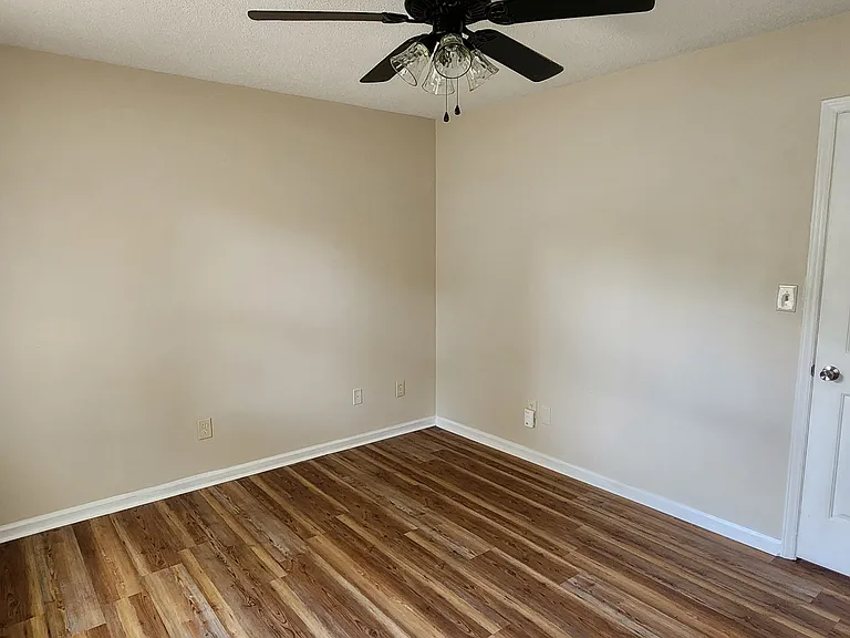 2110 Twin Ave #B — Photo 13